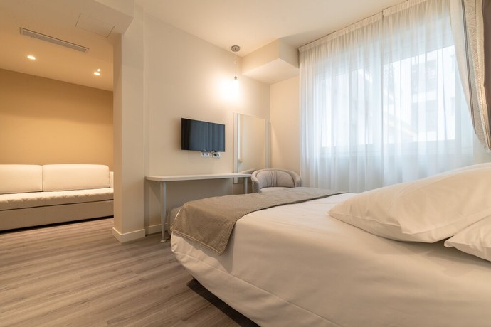 Imagen de la habitación del Hotel La Dolce Vita, Menton. Foto 6