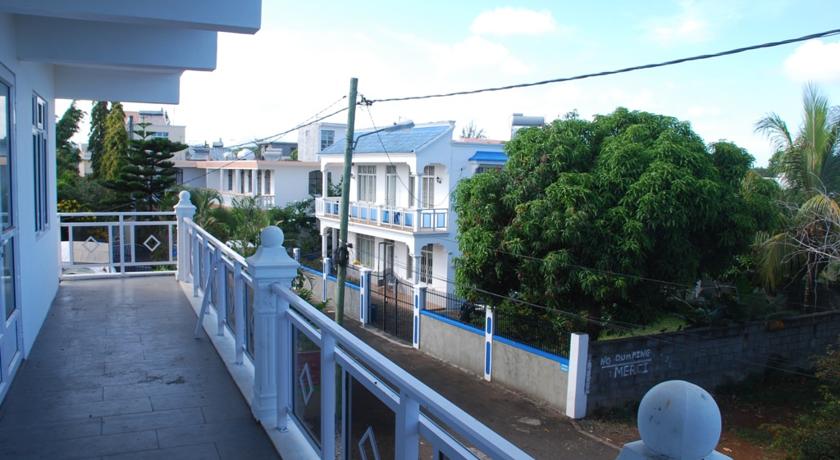 Imagen de los exteriores del Hotel La Dorade. Foto 4