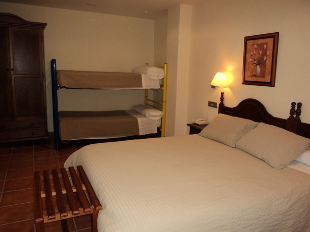 Imagen de la habitación del Hotel La Encina Centenaria. Foto 9