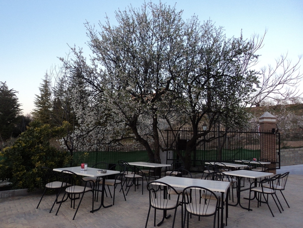 Imagen de los exteriores del Hotel La Encina Centenaria. Foto 12