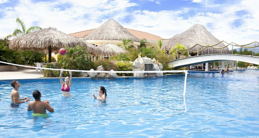 Imagen de la piscina del Hotel La Ensenada Beach Resort- All Inclusive. Foto 10