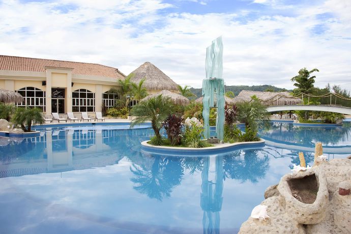 Imagen de la piscina del Hotel La Ensenada Beach Resort- All Inclusive. Foto 19