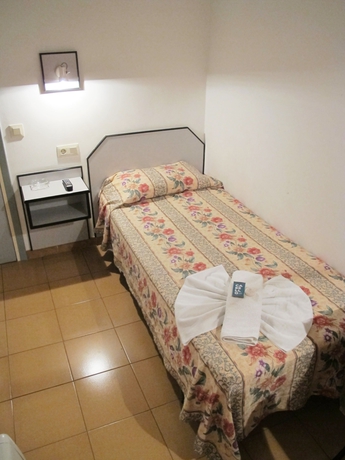 Imagen de la habitación del Hotel La Entrada. Foto 8