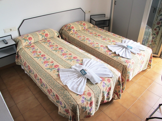 Imagen de la habitación del Hotel La Entrada. Foto 10