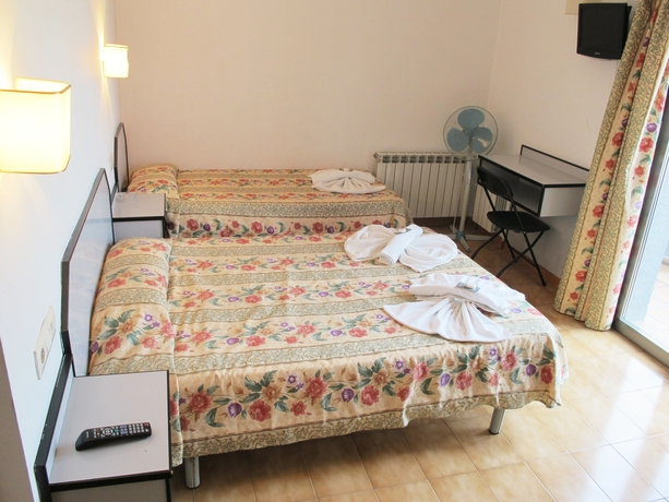 Imagen de la habitación del Hotel La Entrada. Foto 12