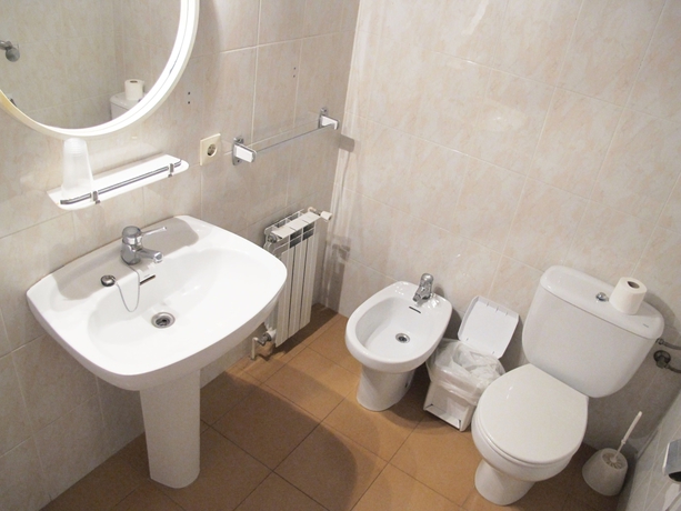 Imagen de la habitación del Hotel La Entrada. Foto 18