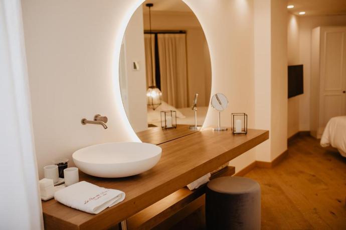 Imagen de la habitación del Hotel La Ermita Suites - &Uacute;nico Monumento de C&oacute;rdoba. Foto 5