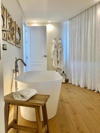 Imagen de la habitación del Hotel La Ermita Suites - &Uacute;nico Monumento de C&oacute;rdoba. Foto 6