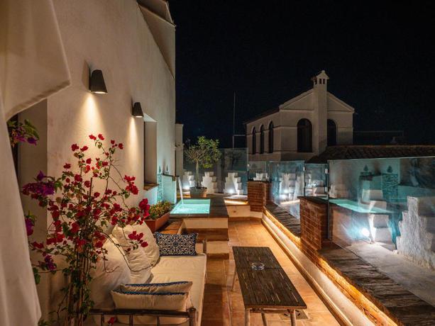 Imagen de los exteriores del Hotel La Ermita Suites - &Uacute;nico Monumento de C&oacute;rdoba. Foto 20