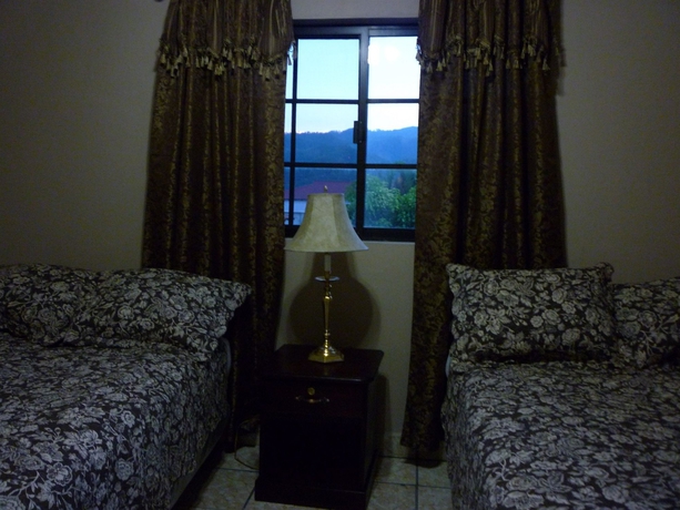 Imagen de la habitación del Hotel La Escalinata. Foto 5