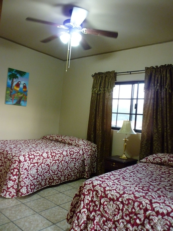 Imagen de la habitación del Hotel La Escalinata. Foto 8