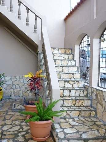 Imagen de los exteriores del Hotel La Escalinata. Foto 13