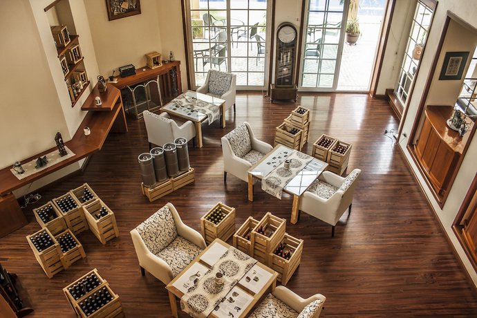 Imagen del bar/restaurante del Hotel La Esmeralda en el Encanto Petit. Foto 2