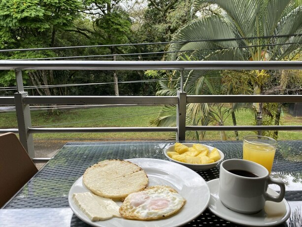 Imagen del bar/restaurante del Hotel La Esperanza Ciudad Jardin. Foto 16