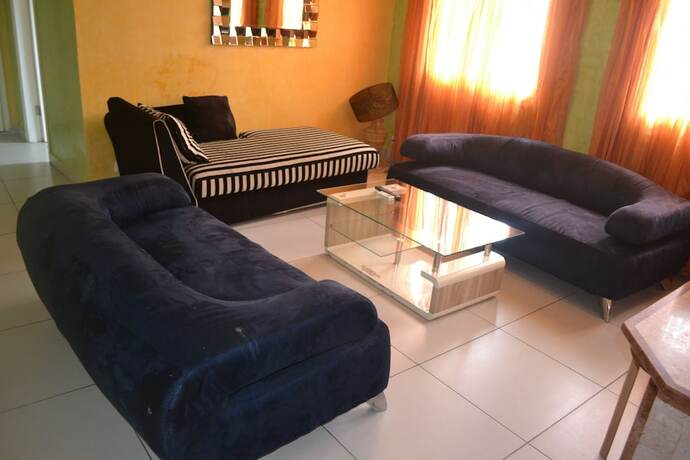 Imagen de la habitación del Hotel La Falaise Bonanjo. Foto 17