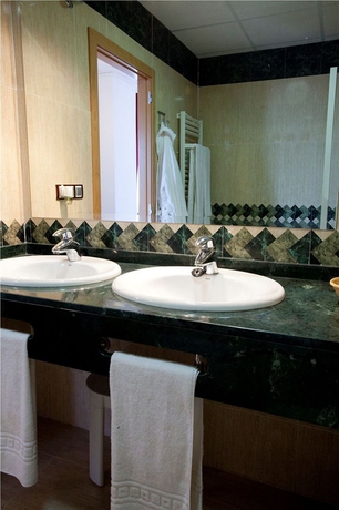 Imagen de la habitación del Hotel La Familia Gallo Rojo. Foto 2