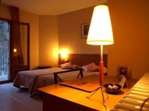 Imagen de la habitación del Hotel La Farga. Foto 8