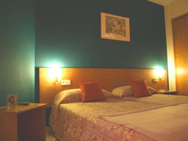 Imagen de la habitación del Hotel La Farga. Foto 16