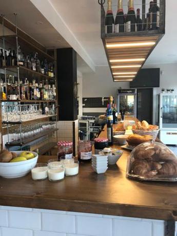 Imagen del bar/restaurante del Hotel La Farola Del Mar. Foto 6