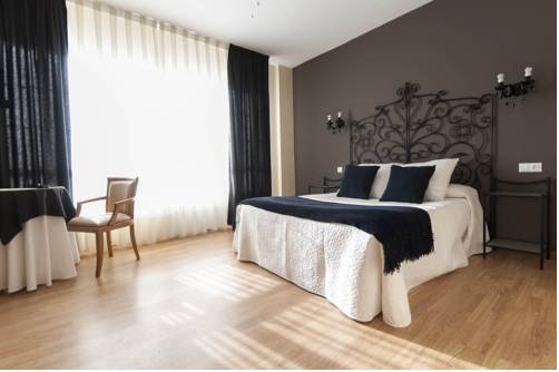 Imagen de la habitación del Hotel La Farola Del Mar. Foto 12