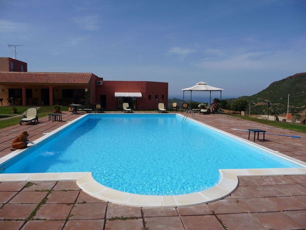 Imagen de la piscina del Hotel La Fattoria. Foto 12