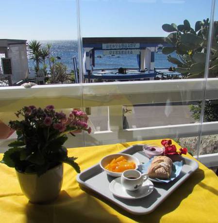 Imagen de la habitación del Hotel La Favorita, Cala Gonone. Foto 2