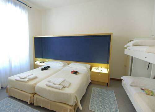 Imagen de la habitación del Hotel La Favorita, Cala Gonone. Foto 9