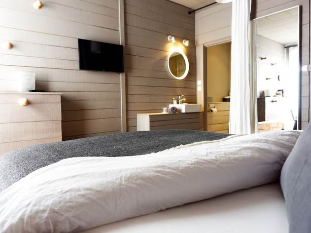 Imagen de la habitación del Hotel La F&eacute;line Blanche. Foto 8