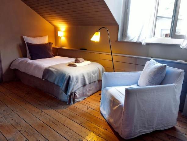 Imagen de la habitación del Hotel La F&eacute;line Blanche. Foto 14