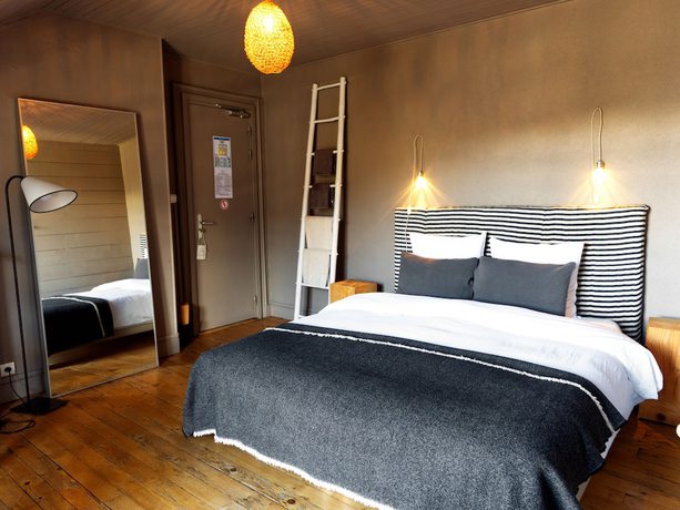 Imagen de la habitación del Hotel La F&eacute;line Blanche. Foto 17