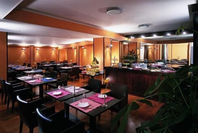 Imagen del bar/restaurante del Hotel La Fenice, Belpasso. Foto 5