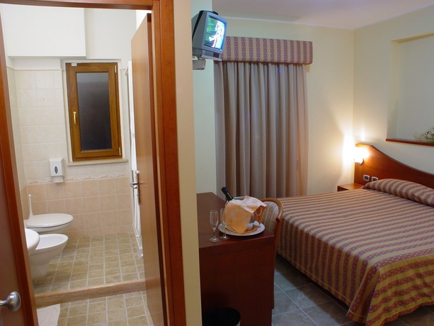 Imagen de la habitación del Hotel La Fenice, Castel di Sangro. Foto 8
