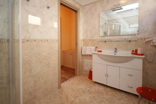 Imagen de la habitación del Hotel La Fenice E Sole. Foto 13