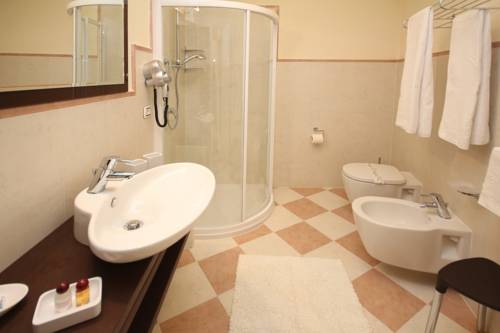 Imagen de la habitación del Hotel La Fenice E Sole. Foto 15