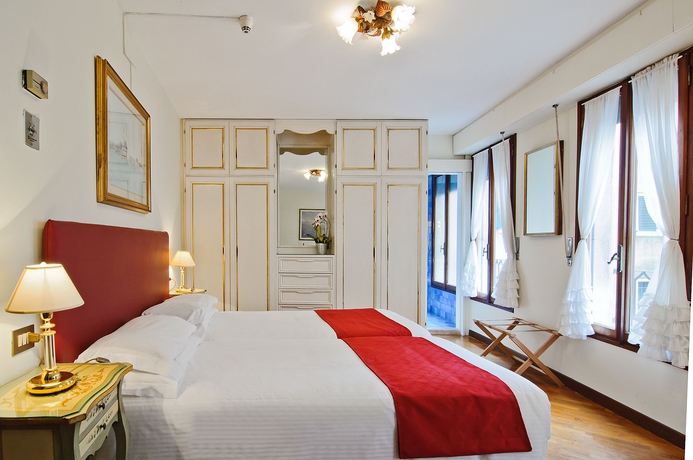 Imagen de la habitación del Hotel La Fenice Et Des Artistes. Foto 14