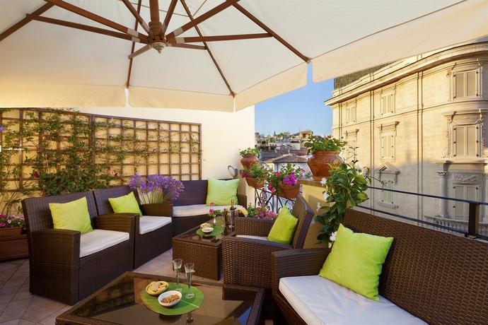 Imagen de los exteriores del Hotel La Fenice, Roma. Foto 10