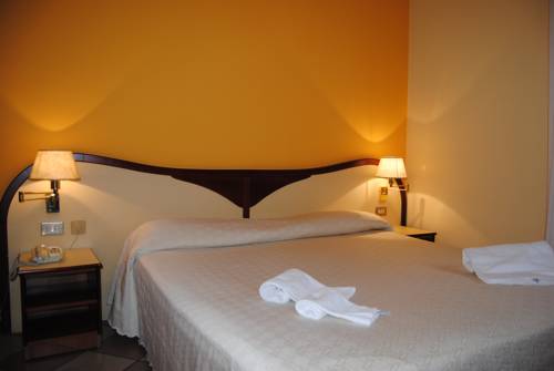 Imagen de la habitación del Hotel La Fenice, Spezzano. Foto 5