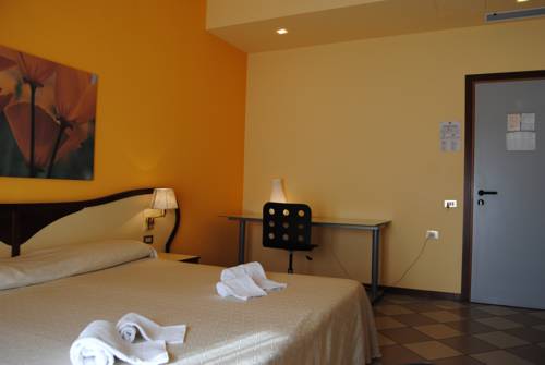 Imagen de la habitación del Hotel La Fenice, Spezzano. Foto 10