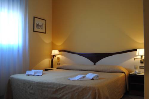 Imagen de la habitación del Hotel La Fenice, Spezzano. Foto 11
