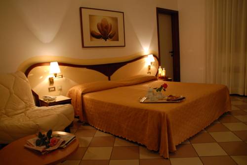 Imagen de la habitación del Hotel La Fenice, Spezzano. Foto 14