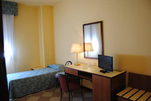 Imagen de la habitación del Hotel La Fenice, Spezzano. Foto 16