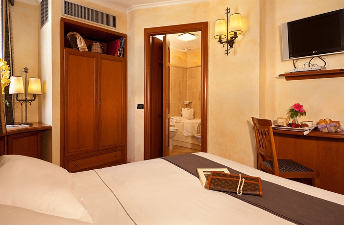 Imagen de la habitación del Hotel La Fenice, Via Veneto. Foto 7