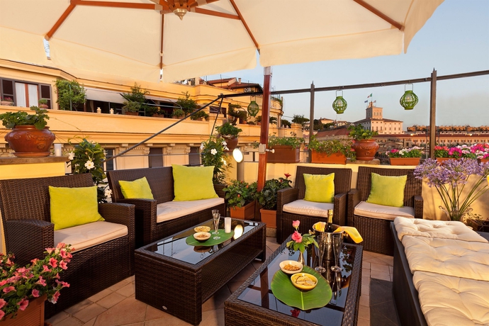 Imagen de los exteriores del Hotel La Fenice, Via Veneto. Foto 12