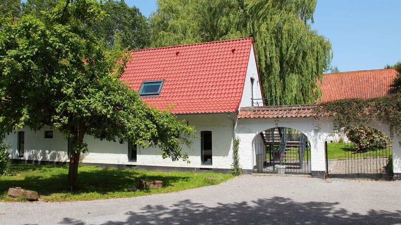 Imagen de los exteriores del Hotel La Ferme Blanche, The Originals Relais (relais Du Silence). Foto 10