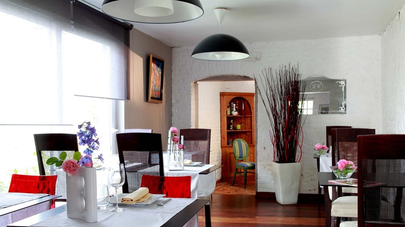 Imagen del bar/restaurante del Hotel La Ferme Blanche, The Originals Relais (relais Du Silence). Foto 2