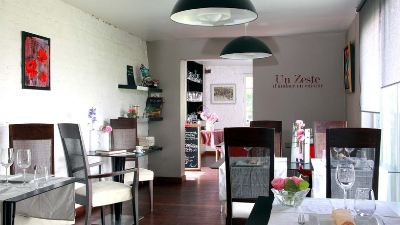 Imagen del bar/restaurante del Hotel La Ferme Blanche, The Originals Relais (relais Du Silence). Foto 3