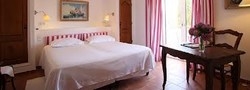 Imagen de la habitación del Hotel La Ferme D Augustin. Foto 2