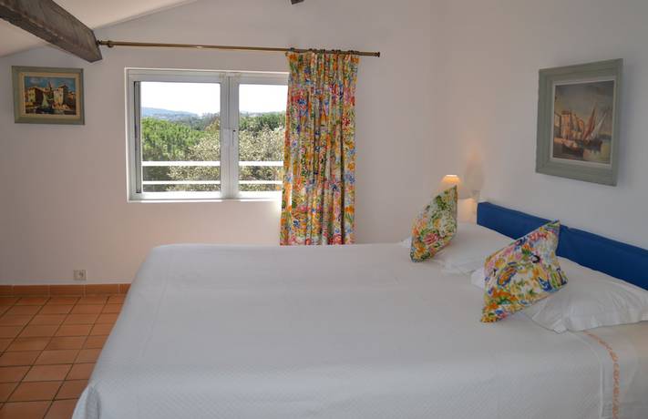 Imagen de la habitación del Hotel La Ferme D'augustin. Foto 2