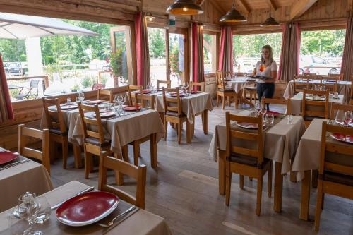 Imagen del bar/restaurante del Hotel La Ferme Du Lac. Foto 3