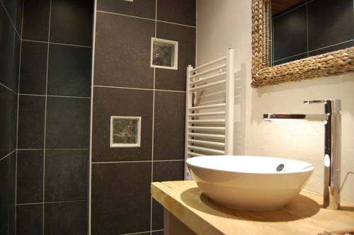 Imagen de la habitación del Hotel La Ferme. Foto 7